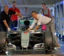 Nico Rosberg bringt sein Weltmeisterauto ins Mercedes Benz Museum Nico Rosberg bringt sein Weltmeisterauto ins Mercedes Benz Museum