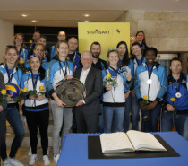 OB Kuhn gratuliert den Volleyballerinnen von Allianz MTV Stuttgart OB Kuhn gratuliert den Volleyballerinnen von Allianz MTV Stuttgart
