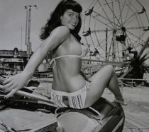 Pin-up-Girls und „heiße Mädchen“ in Bikinis Pin-up-Girls und „heiße Mädchen“ in Bikinis