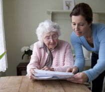 Das passende Pflegeheim finden: Worauf Pflegebedürftige und Angehörige bei der Auswahl achten sollten