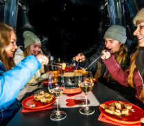 Fonduegondeln und Raclette am Feuer – schmackhafte Winter-Erlebnisse aus dem Wallis Fonduegondeln und Raclette am Feuer – schmackhafte Winter-Erlebnisse aus dem Wallis