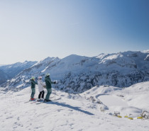 Sonnenskilaufen in Österreichs schneereichstem Skigebiet Obertauern