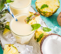 Tag der Kokosnuss: Tropische Drinks, die Fernweh lindern
