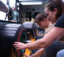 Formel-1-Action beim „Boxenstopp“ im Mercedes-Benz Museum Formel-1-Action beim „Boxenstopp“ im Mercedes-Benz Museum