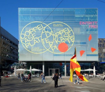Doppeljubiläum im Kunstmuseum Stuttgart: Ausstellung „Doppelkäseplatte“ gibt Einblick in 100 Jahre Sammlung Doppeljubiläum im Kunstmuseum Stuttgart: Ausstellung „Doppelkäseplatte“ gibt Einblick in 100 Jahre Sammlung