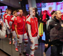 Public Viewing zum Pokalfinale: Stuttgarter Schlossplatz wird zur Fan-Arena Public Viewing zum Pokalfinale: Stuttgarter Schlossplatz wird zur Fan-Arena