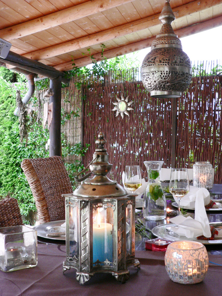 Orientalische Laternen. Foto: Gütegemeinschaft Kerzen 