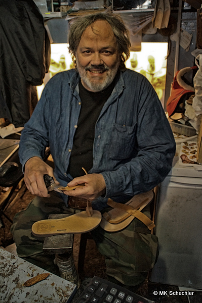 Pantelis Melissinos in seiner Werkstatt. Foto © MK Schechler