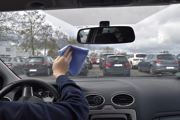 Freie Sicht: Tipps gegen zu viel Feuchtigkeit im Auto